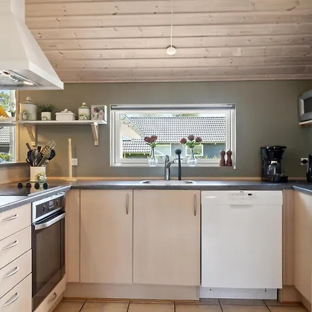 Lovely In Vaeggerlose With Kitchen בית נופש Bøtø By